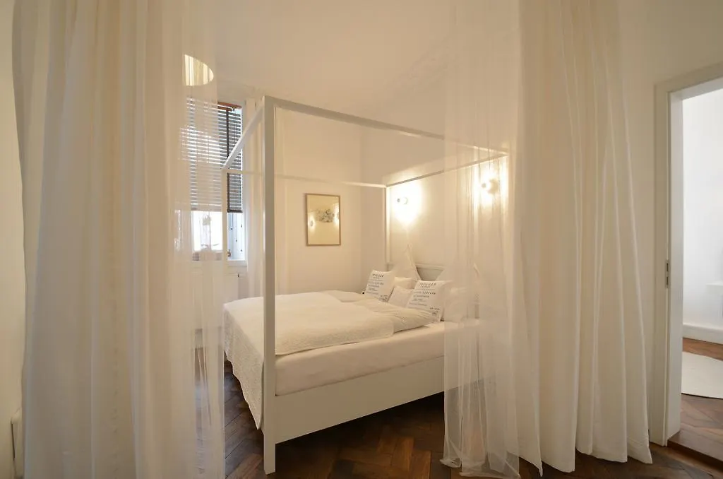 Asante Apartment Munich Germany
